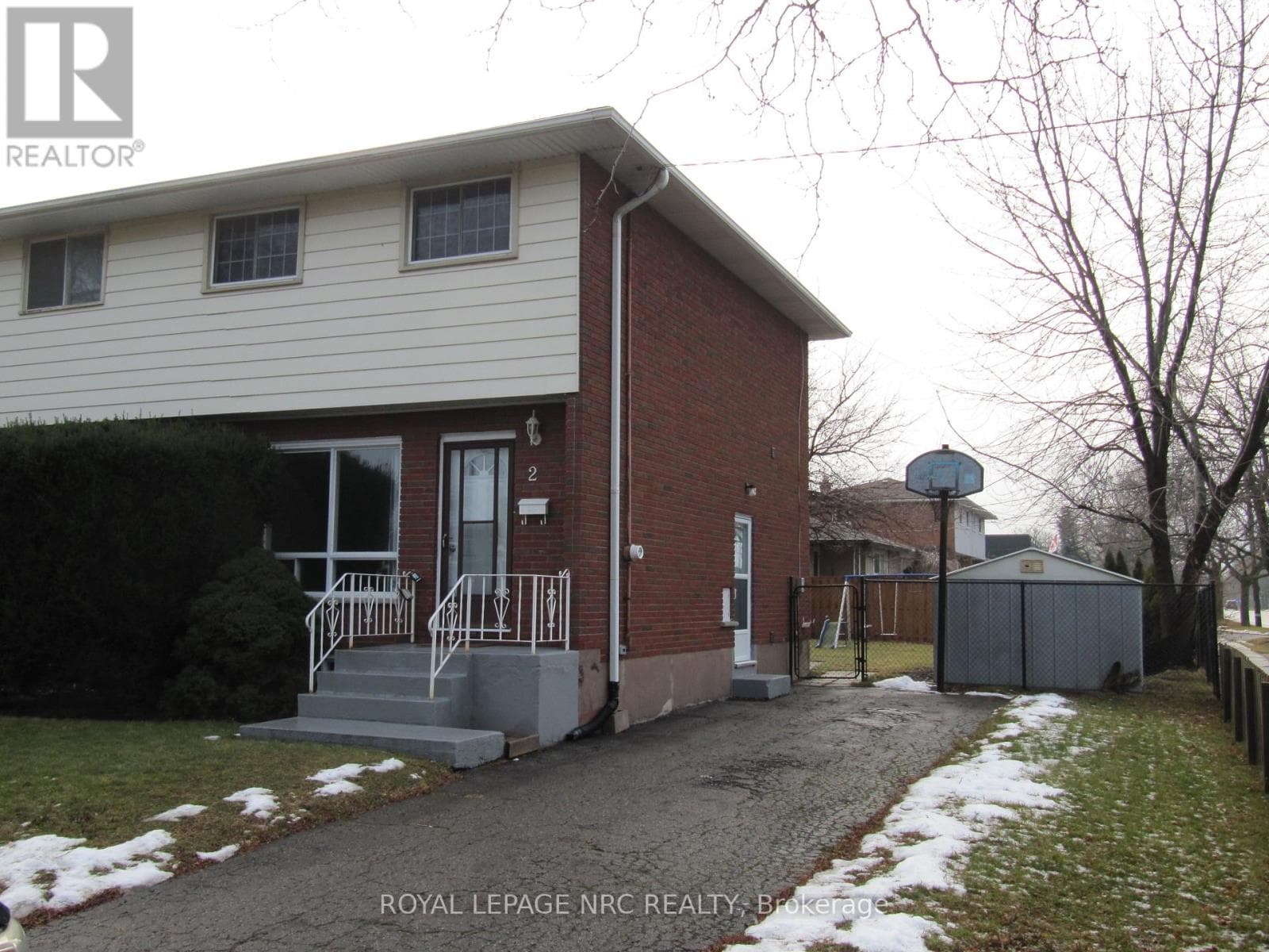 2 BLACK KNIGHT ROAD — St. Catharines (Lakeport), Ontario - Main photo
