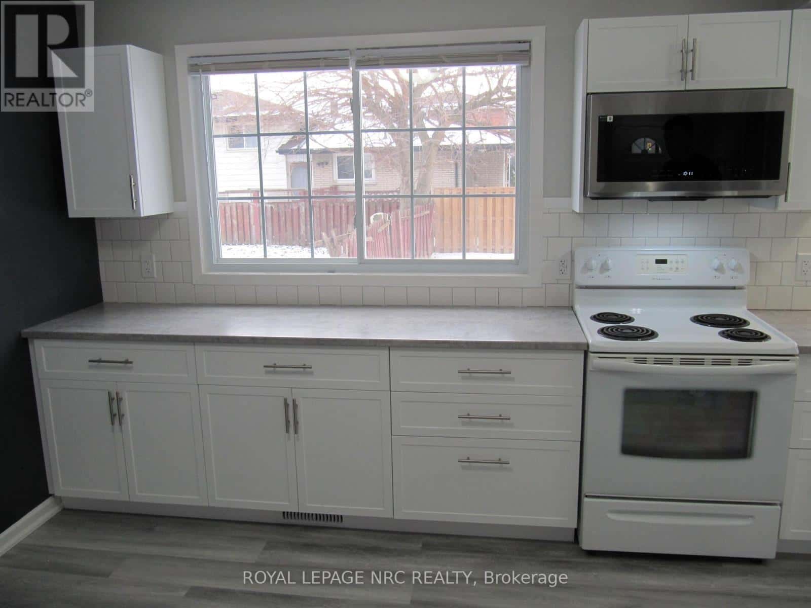 2 BLACK KNIGHT ROAD — St. Catharines (Lakeport), Ontario - Photo 4 of 30