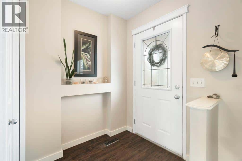 284 Copperfield Heights SE — Calgary, Alberta - Photo 2 of 29