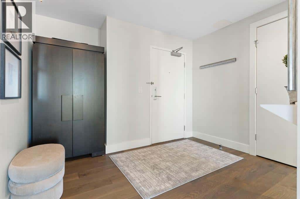 1601, 433 11 Avenue SE — Calgary, Alberta - Photo 3 of 33