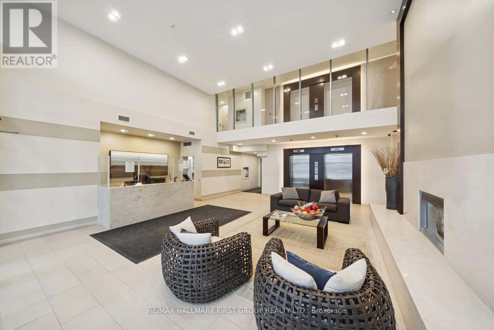 406 - 1600 CHARLES STREET — Whitby (Port Whitby), Ontario - Photo 4 of 30