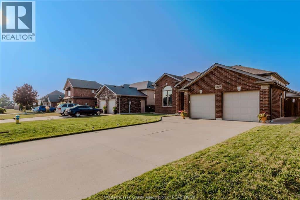 1429 OAKWOOD AVENUE — Lakeshore, Ontario - Photo 2 of 50