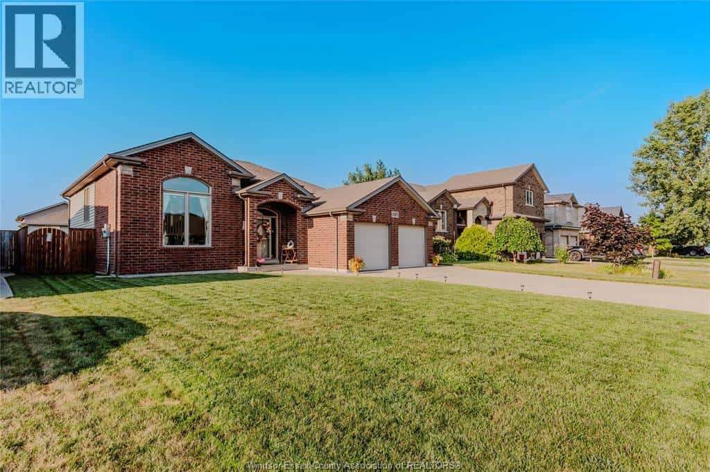 1429 OAKWOOD AVENUE — Lakeshore, Ontario - Photo 3 of 50