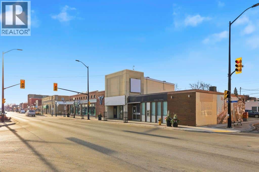 34 TALBOT ST. NORTH — Essex, Ontario - Photo 4 of 18