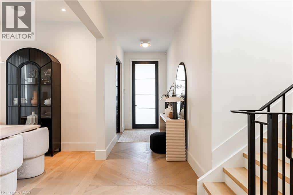 331 MACDONALD Road — Oakville, Ontario - Photo 3 of 39