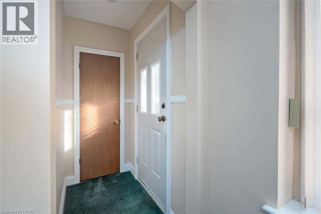 162 EAST 18TH Street — Hamilton, Ontario - Photo 4 of 37