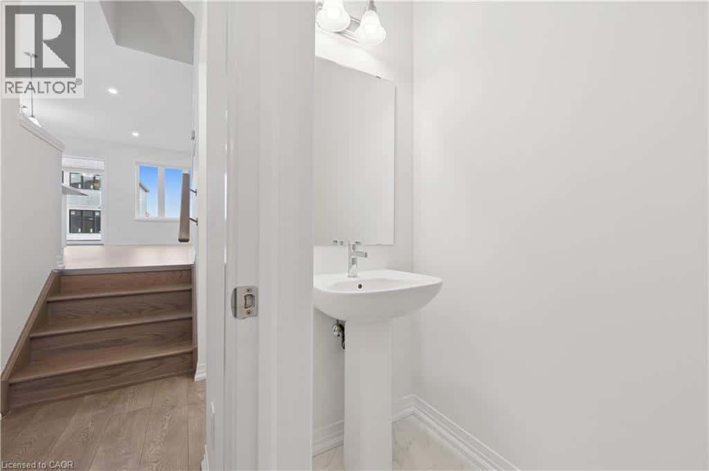 107 WINTER WREN Crescent — Kitchener, Ontario - Photo 4 of 39