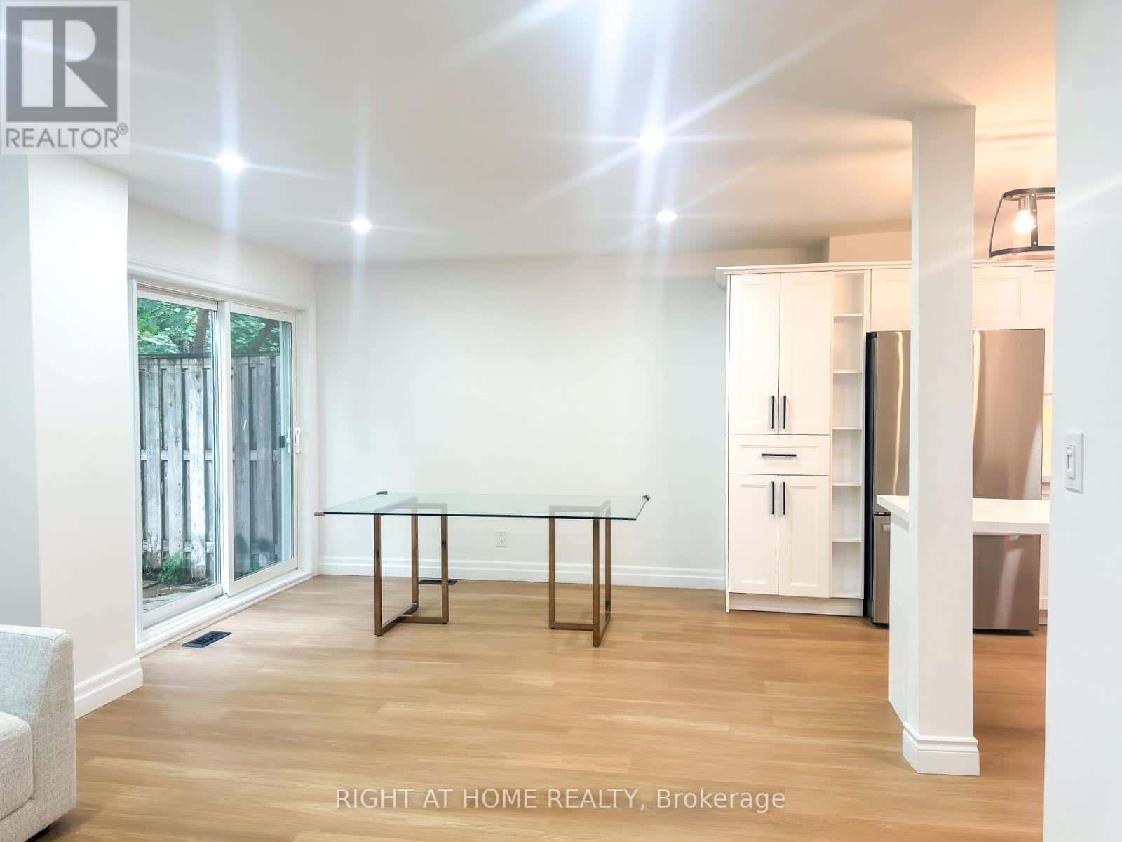 10 - 3360 THE CREDIT WOODLANDS — Mississauga (Erindale), Ontario - Photo 3 of 20