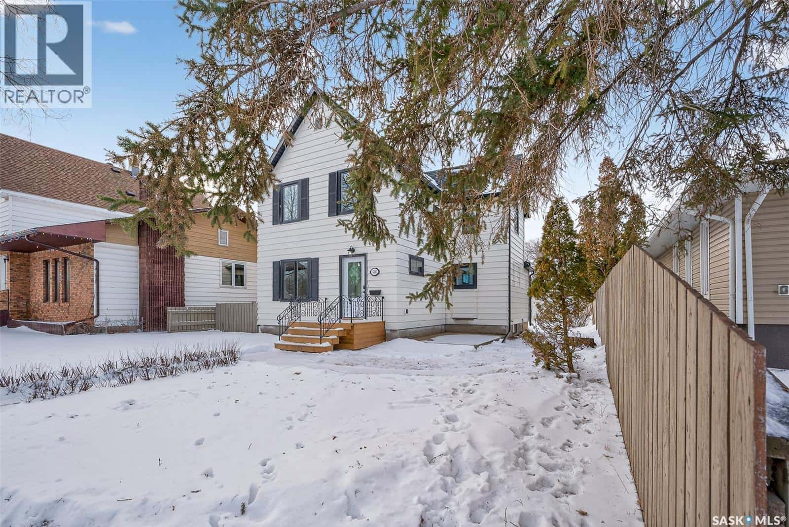 326 Main STREET S — Moose Jaw, Saskatchewan - Photo 3 of 48