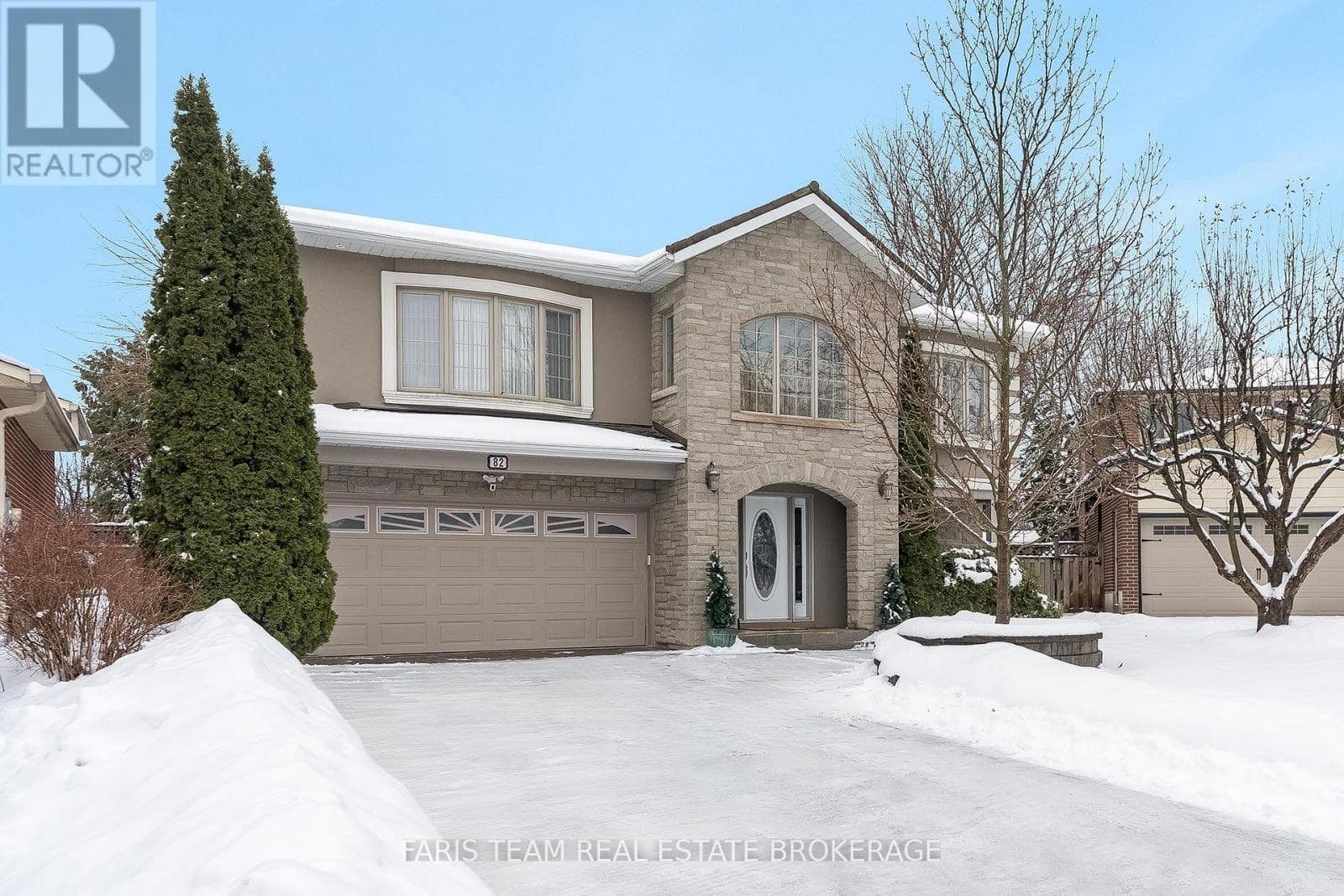 82 DERBY COURT — Newmarket (Bristol-London), Ontario - Main photo