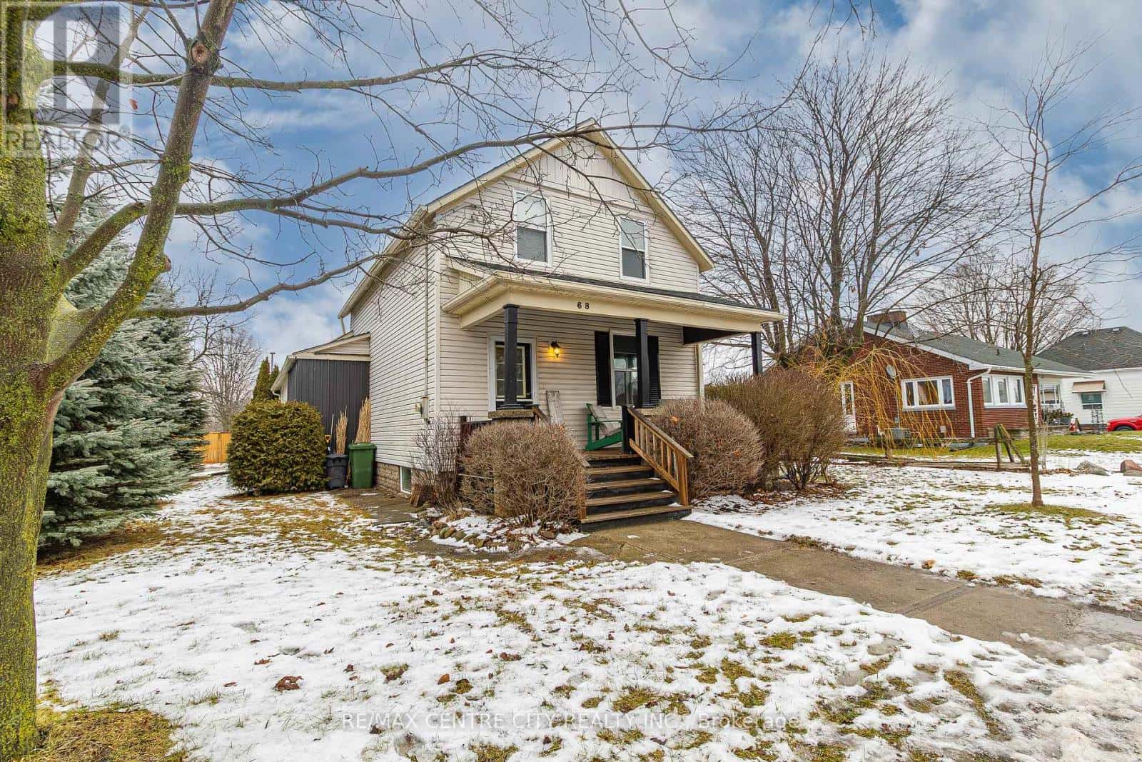 68 EDWARD STREET — St. Thomas, Ontario - Photo 2 of 35