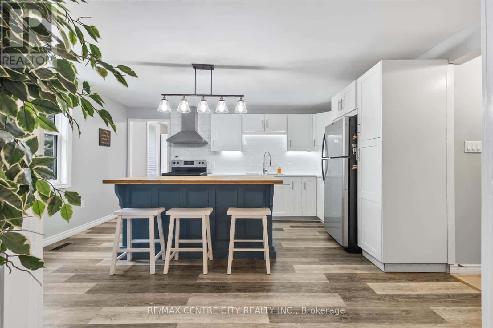 68 EDWARD STREET — St. Thomas, Ontario - Photo 5 of 35