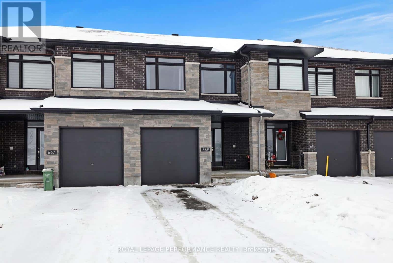 669 CORDELETTE CIRCLE E — Ottawa, Ontario - Photo 2 of 43