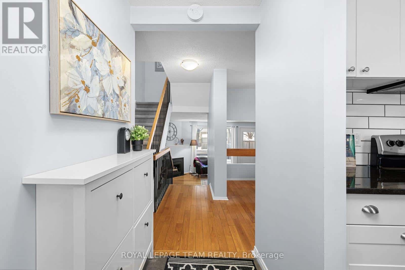 35 MALVERN DRIVE — Ottawa, Ontario - Photo 4 of 36