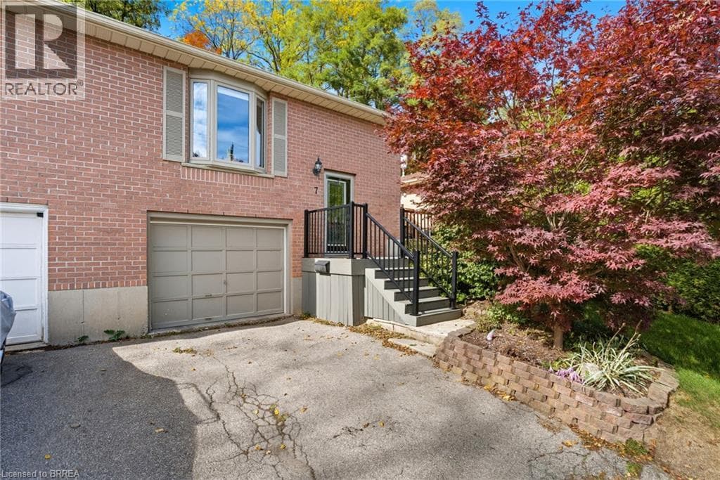 7 ACRES Street — Paris, Ontario - Main photo