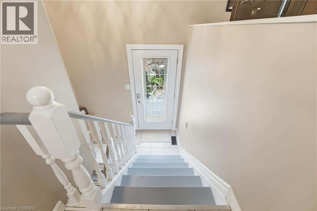 7 ACRES Street — Paris, Ontario - Photo 4 of 28