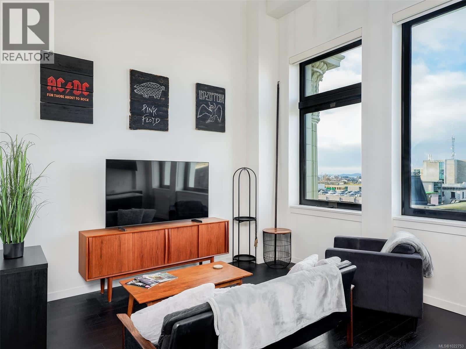 411 770 Fisgard St — Victoria, British Columbia - Photo 4 of 30