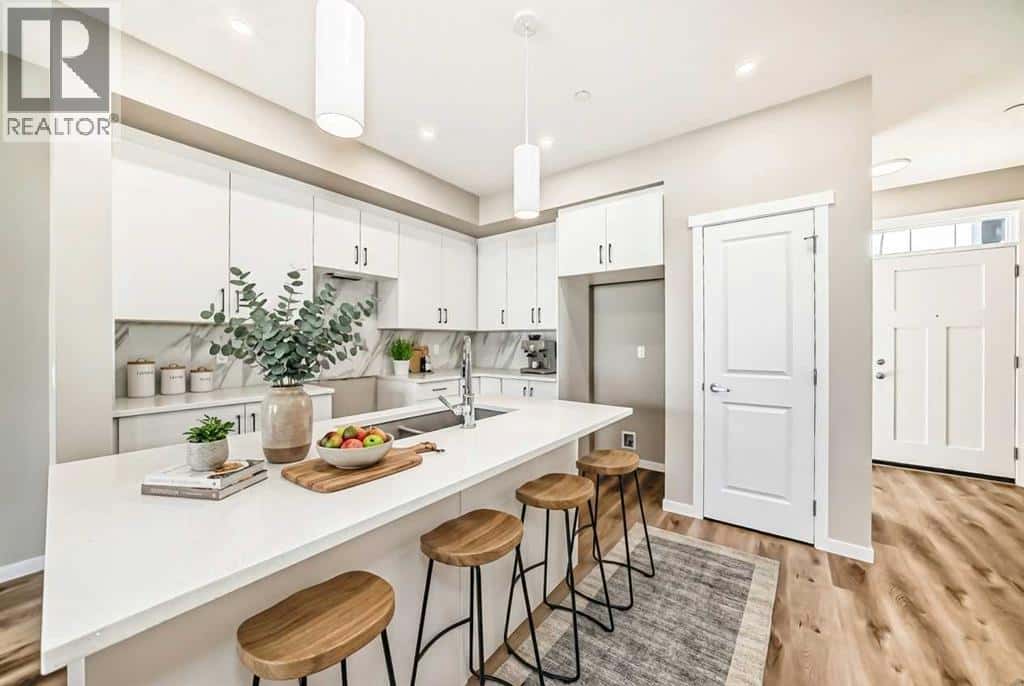 393 Hotchkiss Drive SE — Calgary, Alberta - Photo 3 of 40