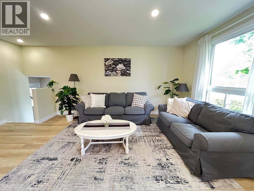 1578 COUNCILLORS STREET — St Clair, Ontario - Photo 3 of 34