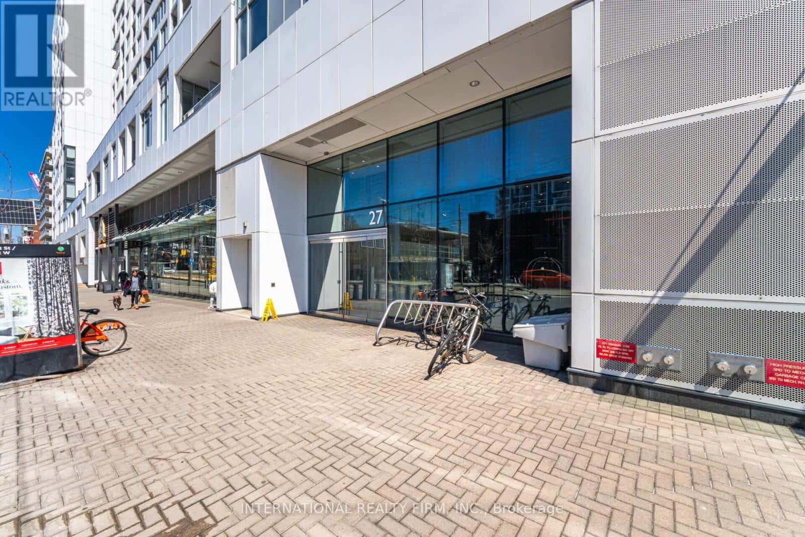 1012 - 27 BATHURST STREET — Toronto (Waterfront Communities), Ontario - Photo 2 of 31