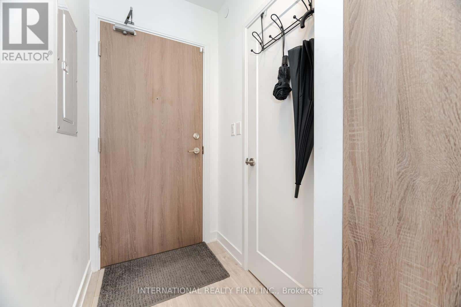 1012 - 27 BATHURST STREET — Toronto (Waterfront Communities), Ontario - Photo 4 of 31