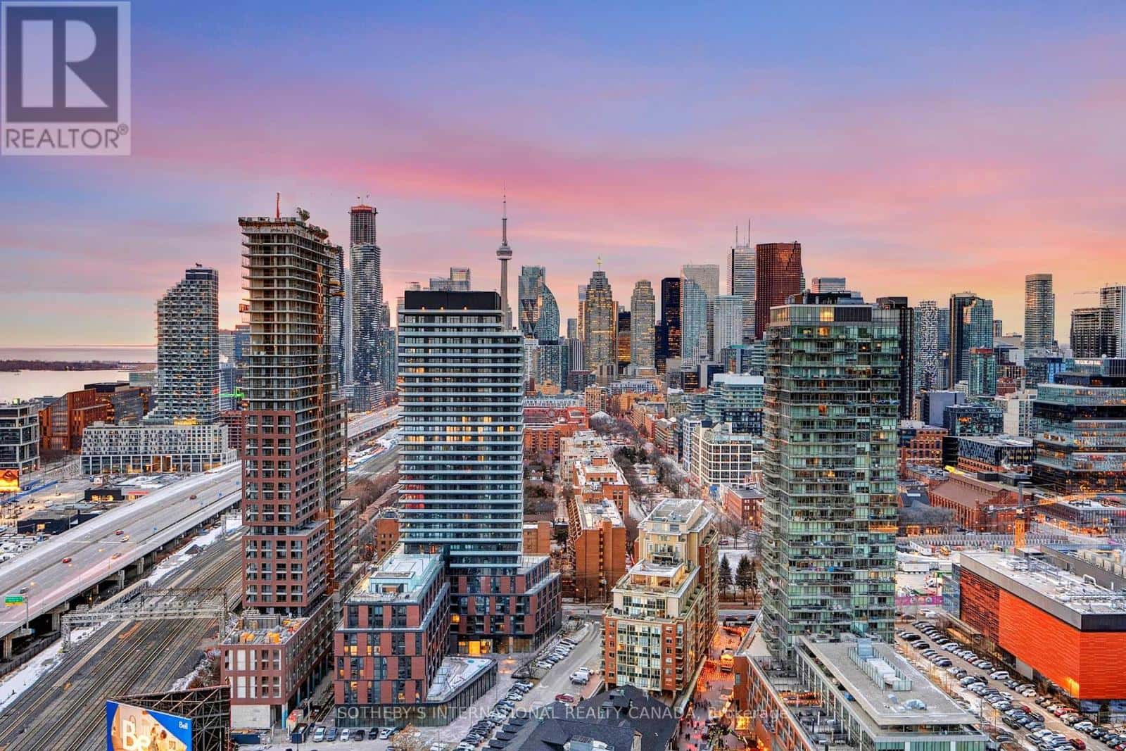 3102 - 70 DISTILLERY LANE — Toronto (Waterfront Communities), Ontario - Photo 2 of 48