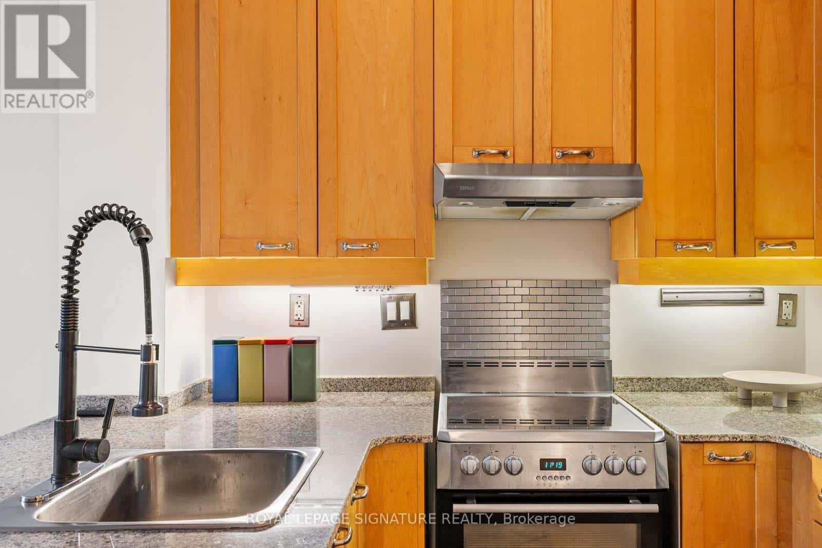 404 - 135 DALHOUSIE STREET — Toronto (Church-Yonge Corridor), Ontario - Photo 5 of 36