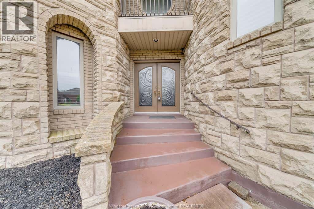 1021 CHELSEA PARKWAY — Lakeshore, Ontario - Photo 3 of 49