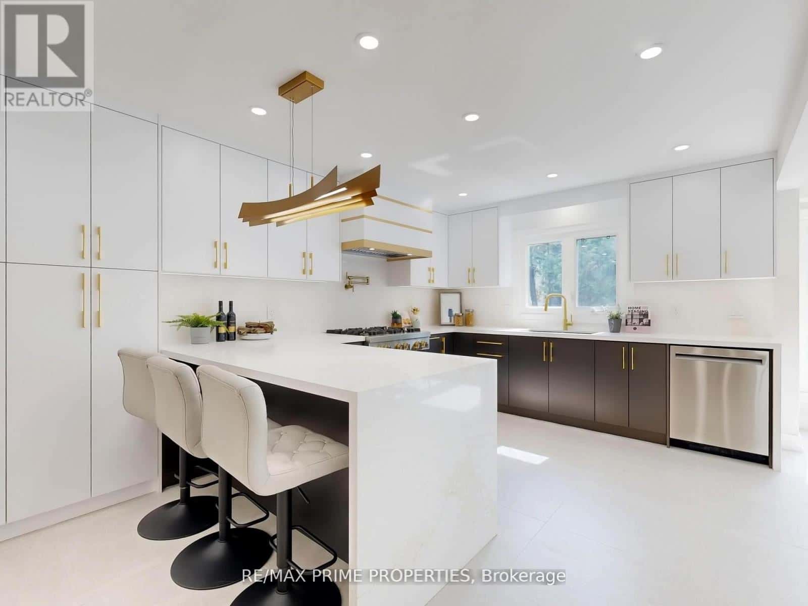 137 OLD SURREY LANE — Richmond Hill (South Richvale), Ontario - Photo 2 of 46