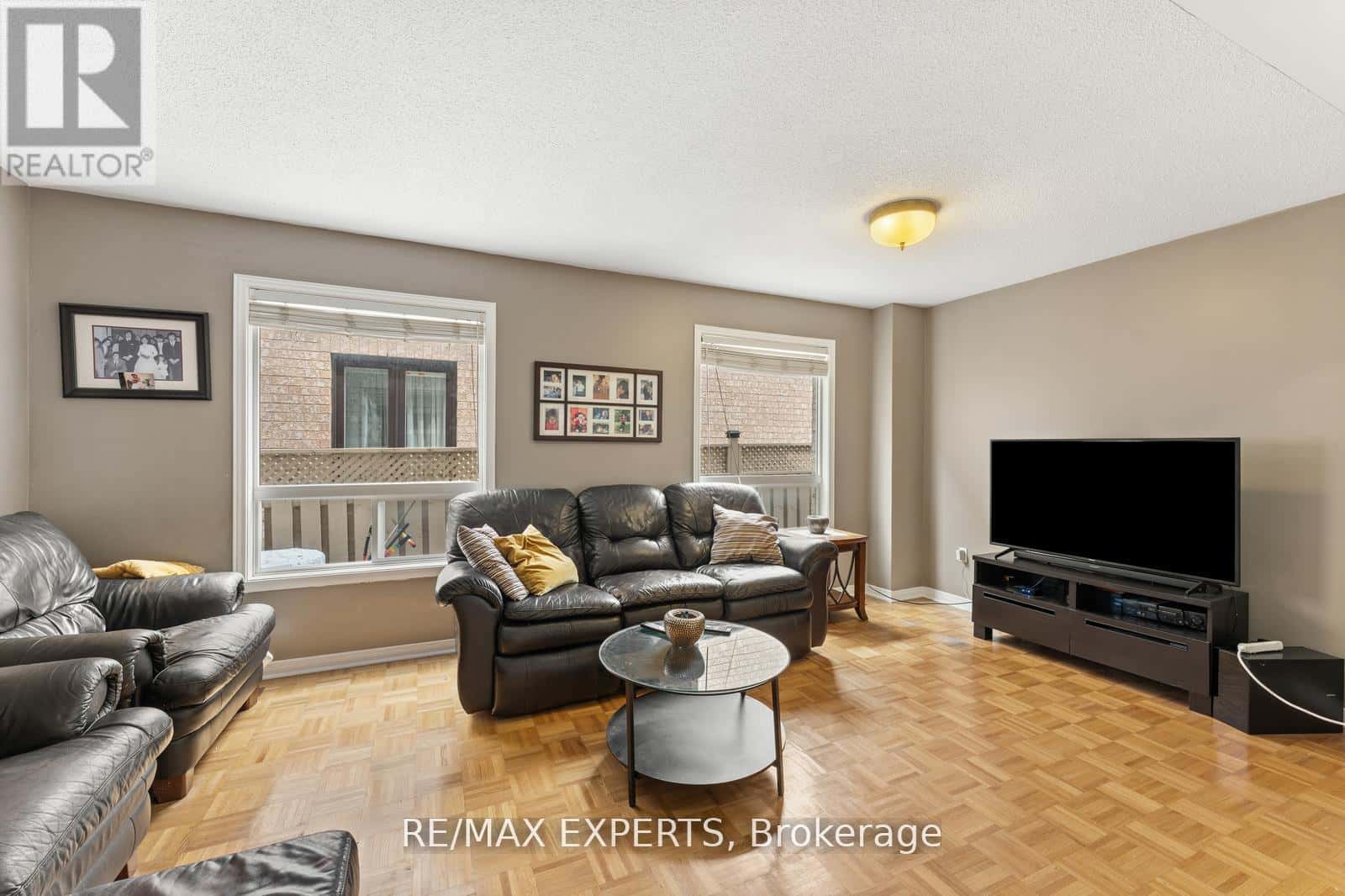 19 MAXIMILLIAN STREET — Vaughan (Vellore Village), Ontario - Photo 2 of 23