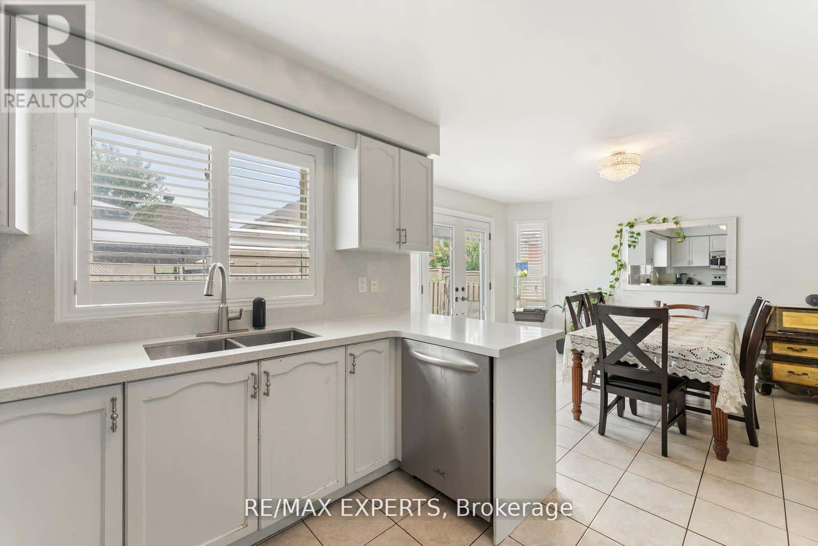 19 MAXIMILLIAN STREET — Vaughan (Vellore Village), Ontario - Photo 3 of 23