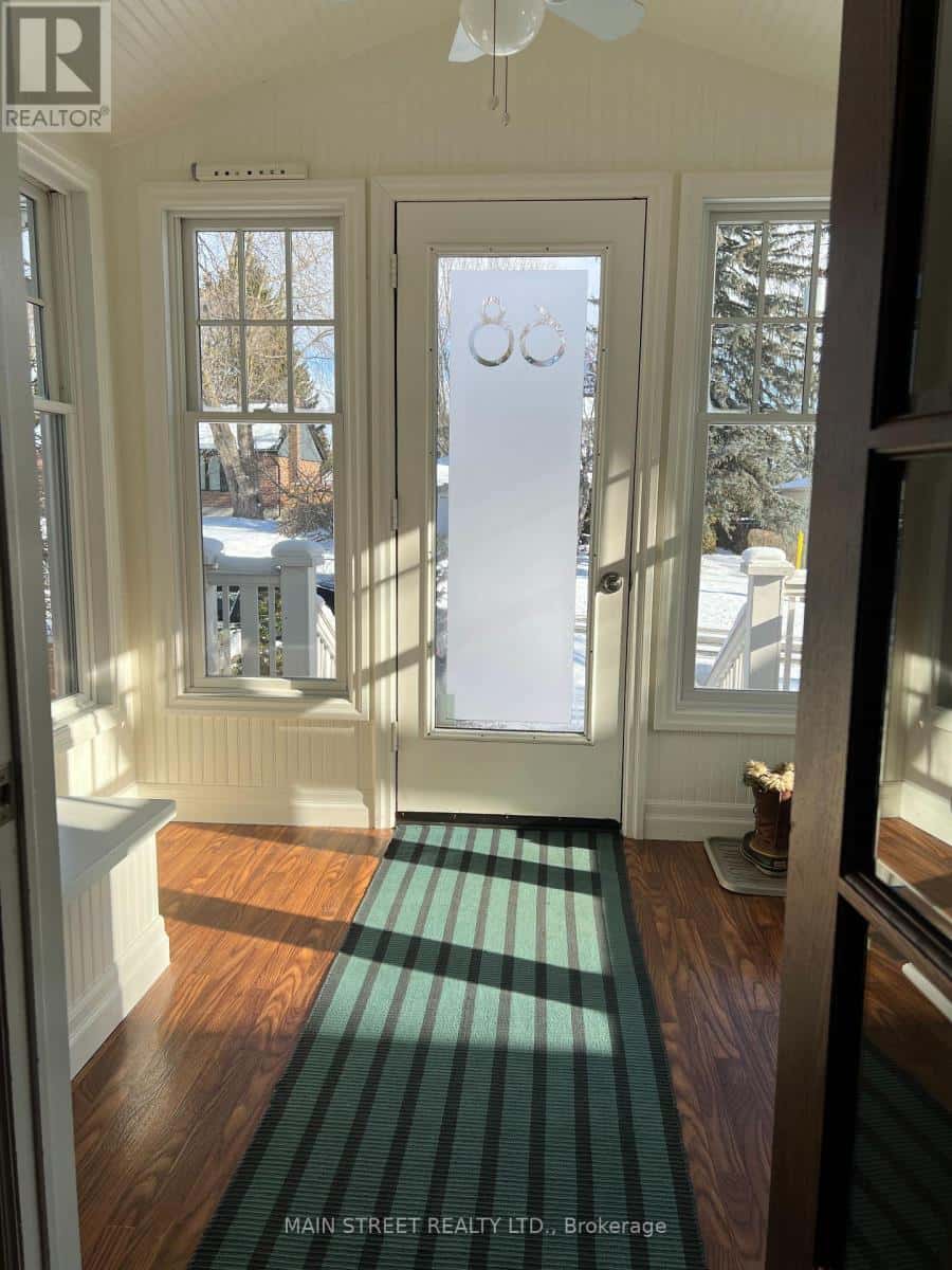 68 HILLVIEW DRIVE — Newmarket (Bristol-London), Ontario - Photo 3 of 29