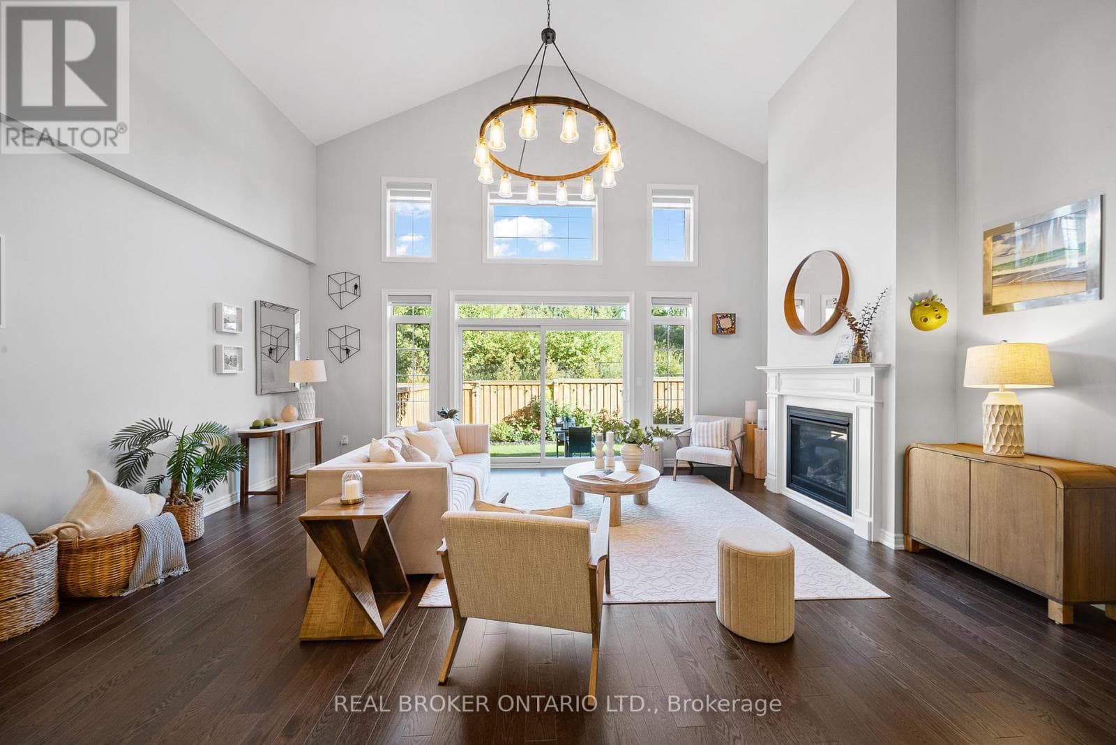 11 HOWARD WILLIAMS COURT — Uxbridge, Ontario - Main photo