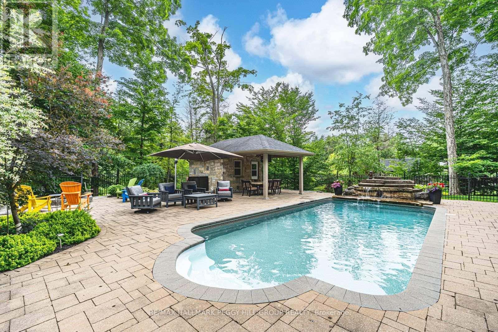 32 GALLAGHER CRESCENT — Springwater (Midhurst), Ontario - Photo 2 of 30