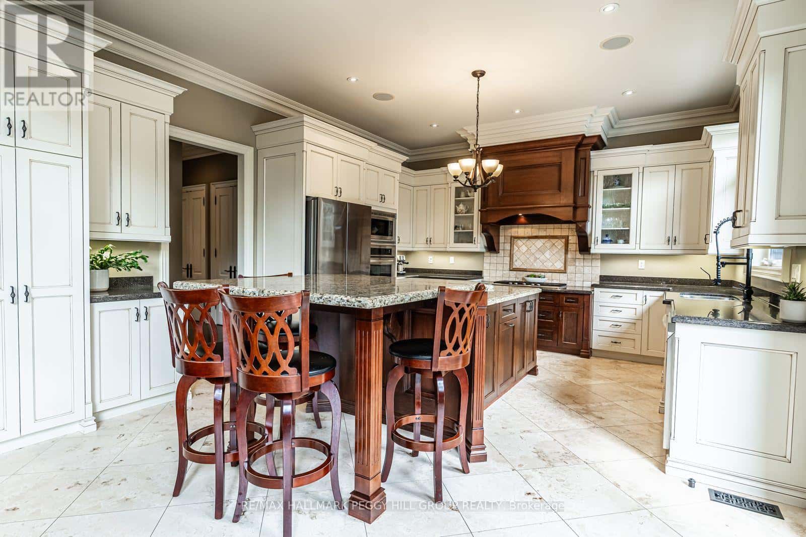 32 GALLAGHER CRESCENT — Springwater (Midhurst), Ontario - Photo 5 of 30