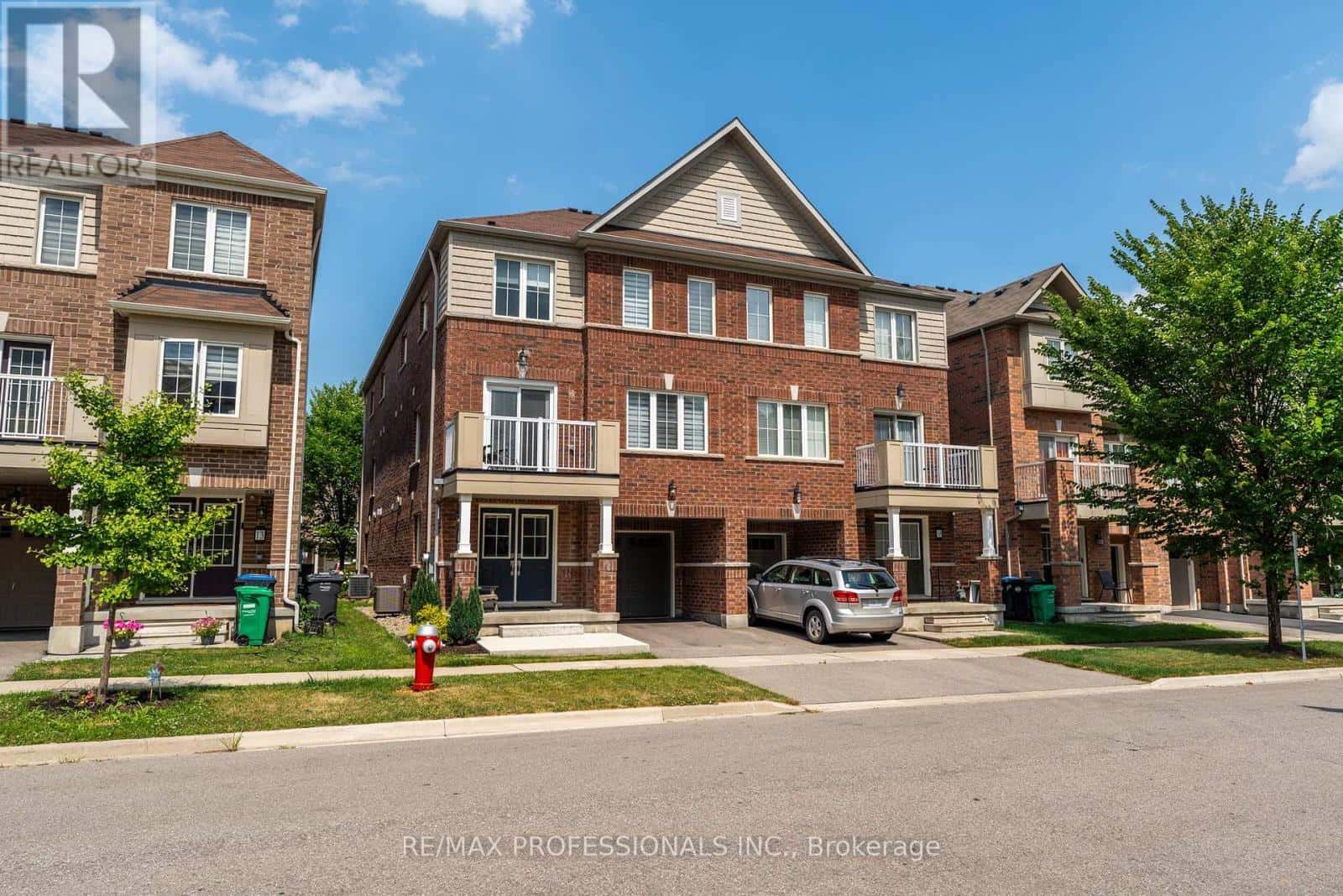 11 GIVEMAY STREET — Brampton (Northwest Brampton), Ontario - Photo 2 of 50