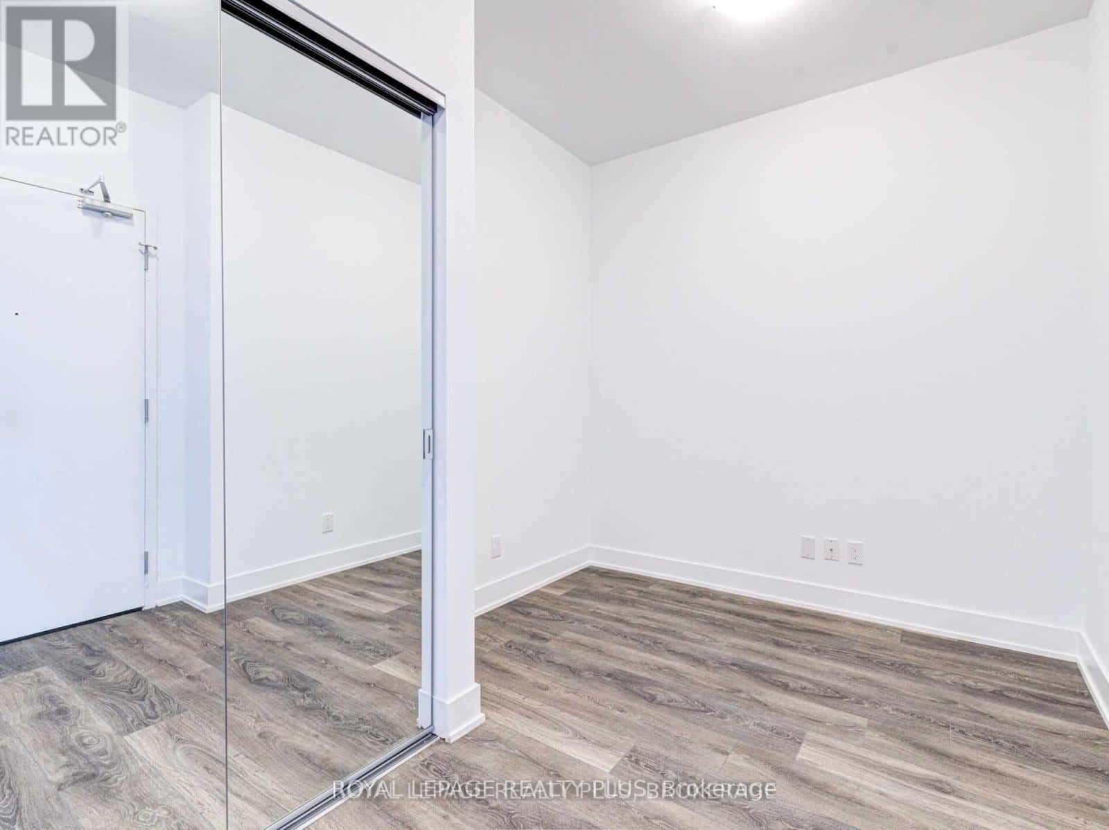 2107 - 297 OAK WALK DRIVE — Oakville (RO River Oaks), Ontario - Photo 4 of 20