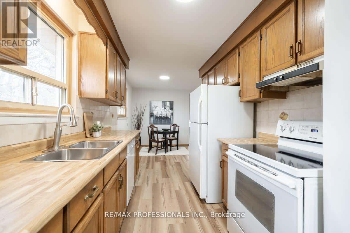 1275 PALLATINE DRIVE — Oakville (CP College Park), Ontario - Photo 3 of 31