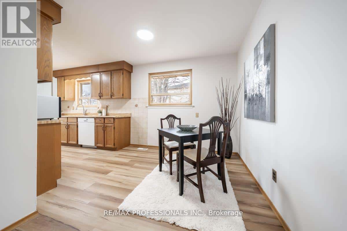 1275 PALLATINE DRIVE — Oakville (CP College Park), Ontario - Photo 4 of 31