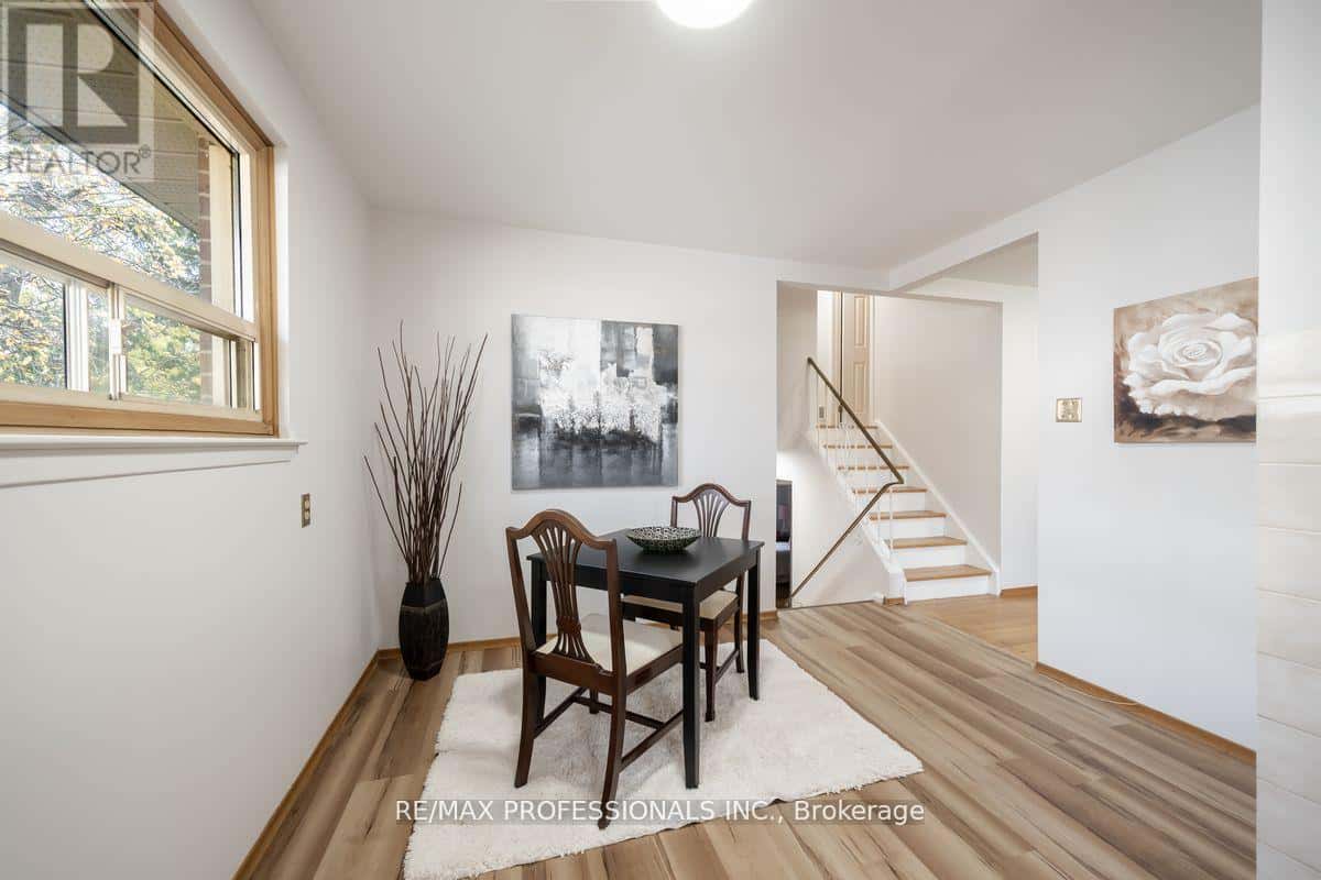 1275 PALLATINE DRIVE — Oakville (CP College Park), Ontario - Photo 5 of 31