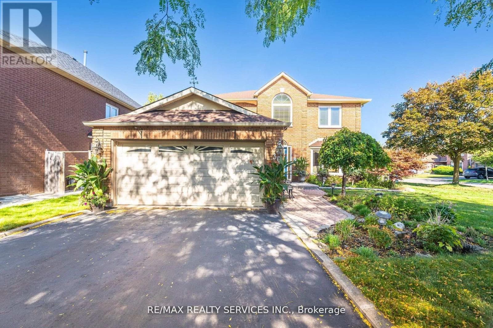 30 STARLING COURT — Brampton (Snelgrove), Ontario - Main photo