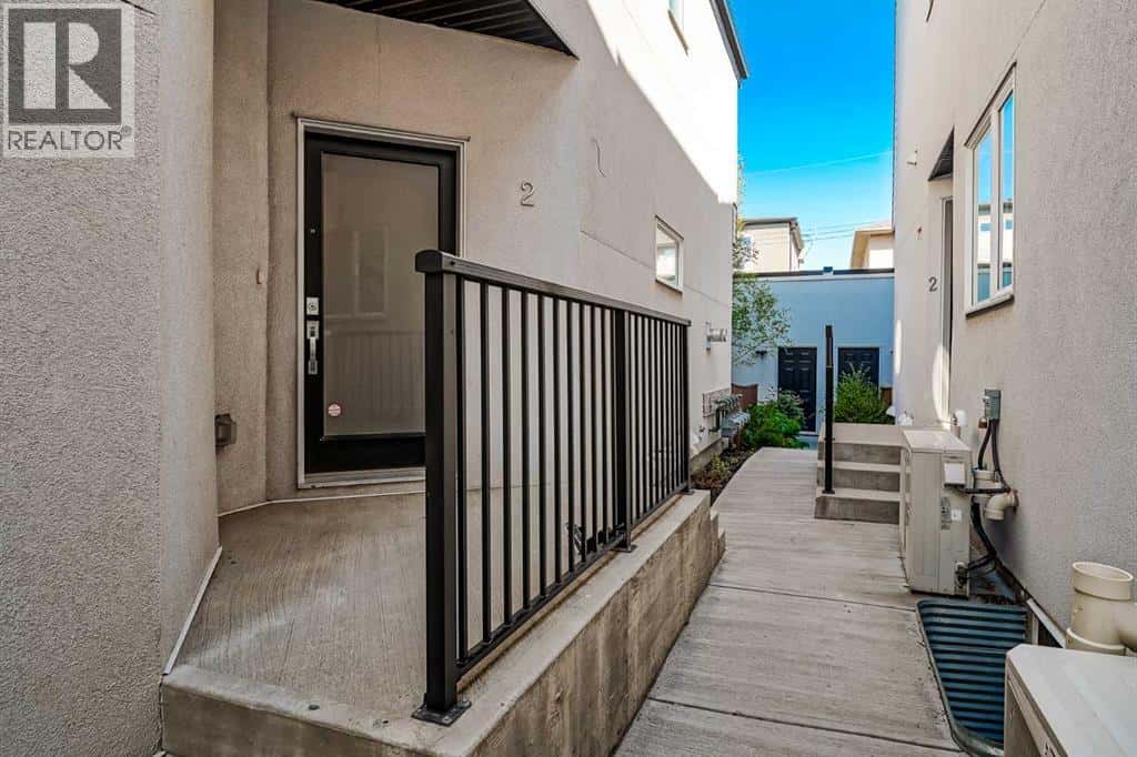 2, 136 22 Avenue NE — Calgary, Alberta - Photo 3 of 36