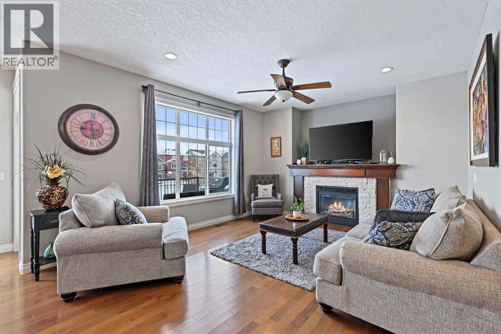 1782 Baywater Street SW — Airdrie, Alberta - Photo 4 of 49