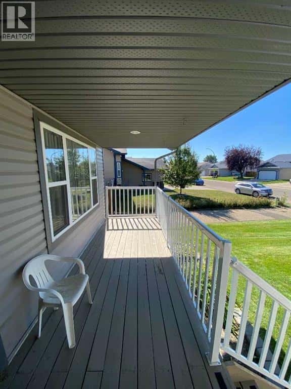 90 Upland Road W — Brooks, Alberta - Photo 2 of 32