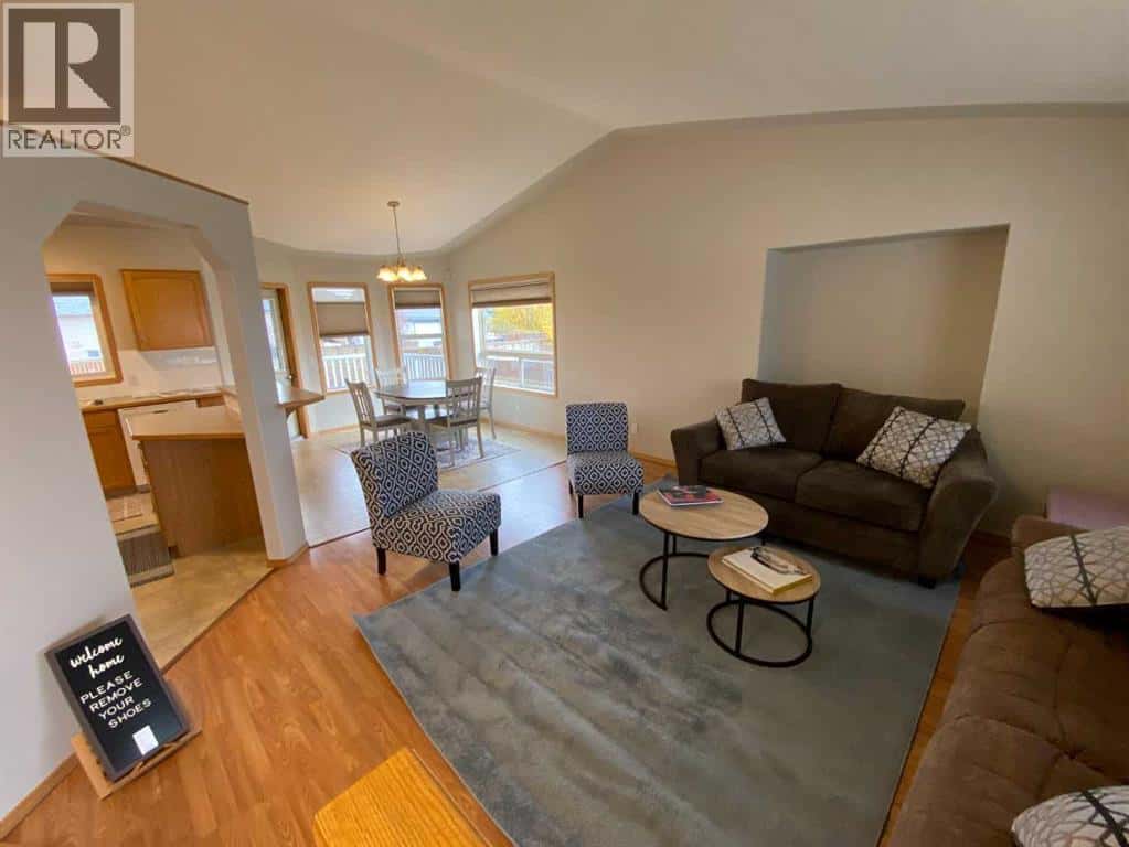 90 Upland Road W — Brooks, Alberta - Photo 3 of 32