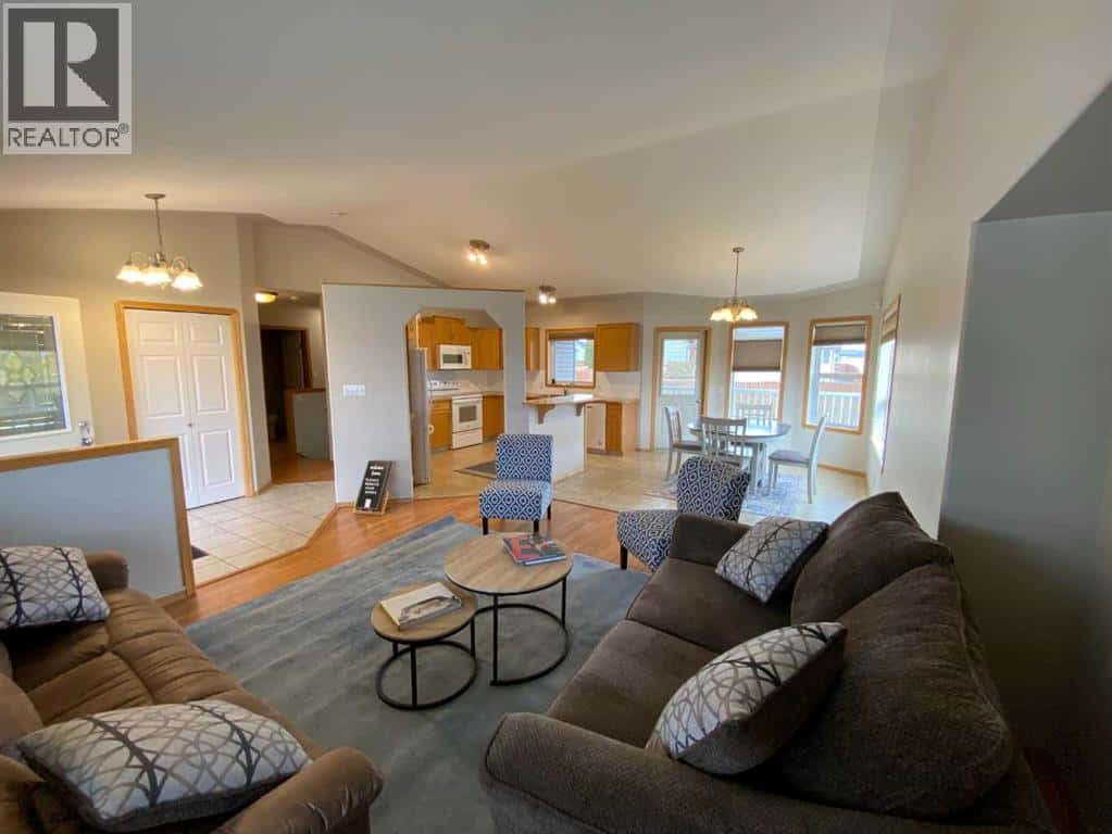 90 Upland Road W — Brooks, Alberta - Photo 4 of 32