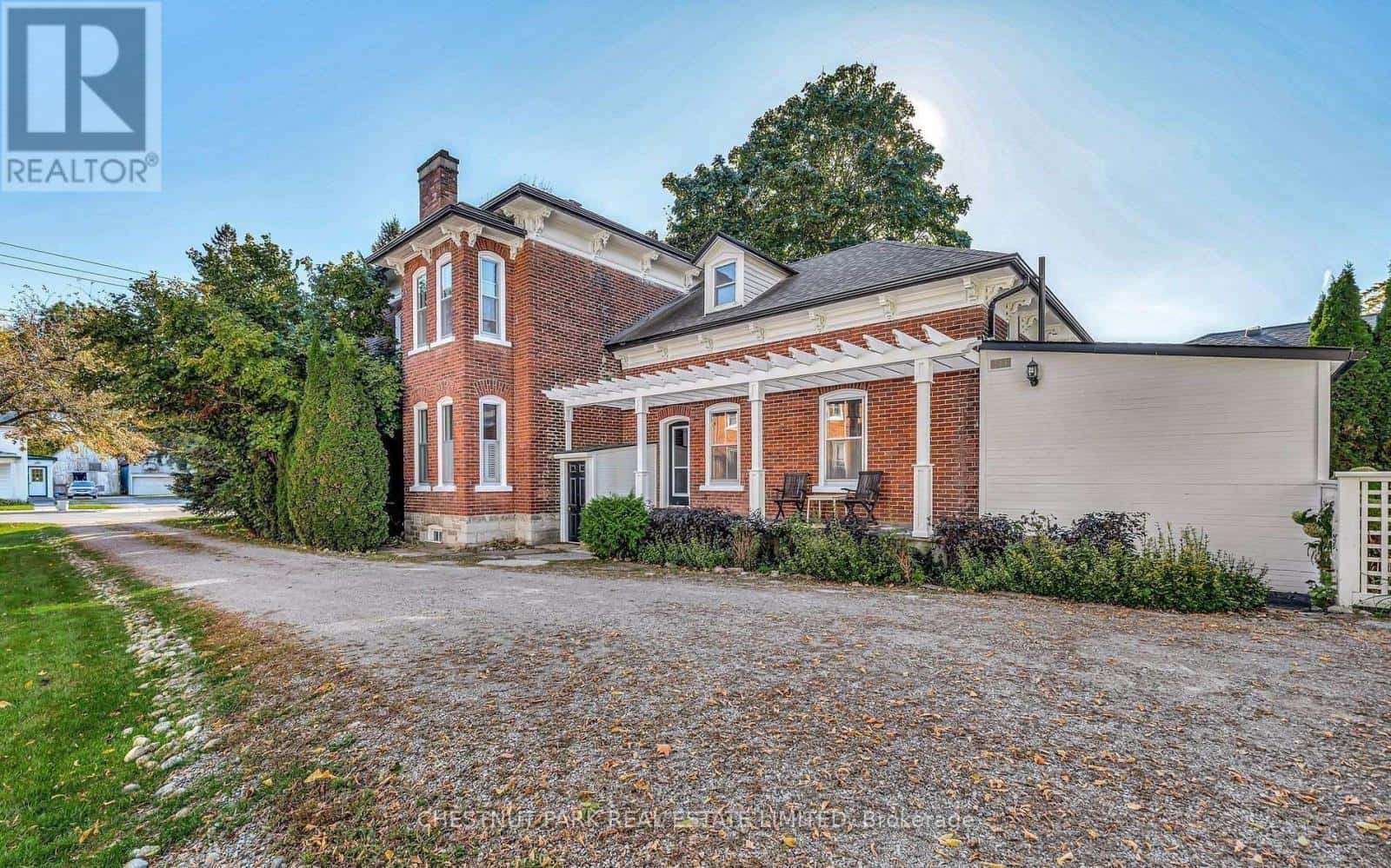 25 PICTON MAIN STREET — Prince Edward County (Picton Ward), Ontario - Photo 2 of 50