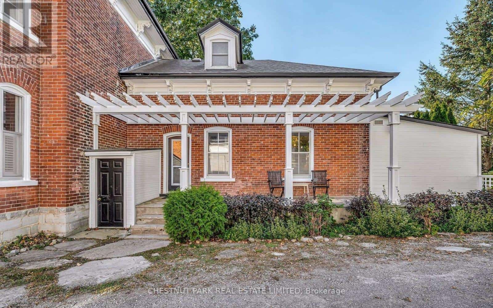 25 PICTON MAIN STREET — Prince Edward County (Picton Ward), Ontario - Photo 3 of 50