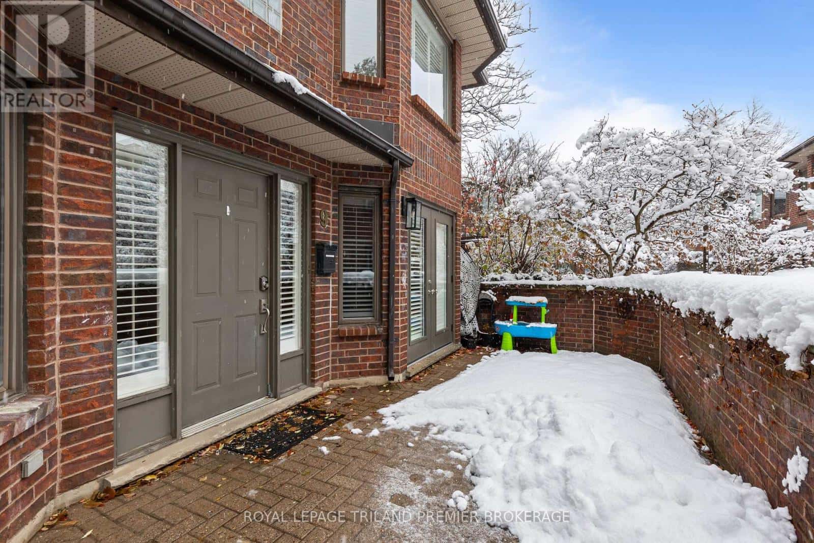 9 - 152 ALBERT STREET — London East (East F), Ontario - Photo 2 of 43