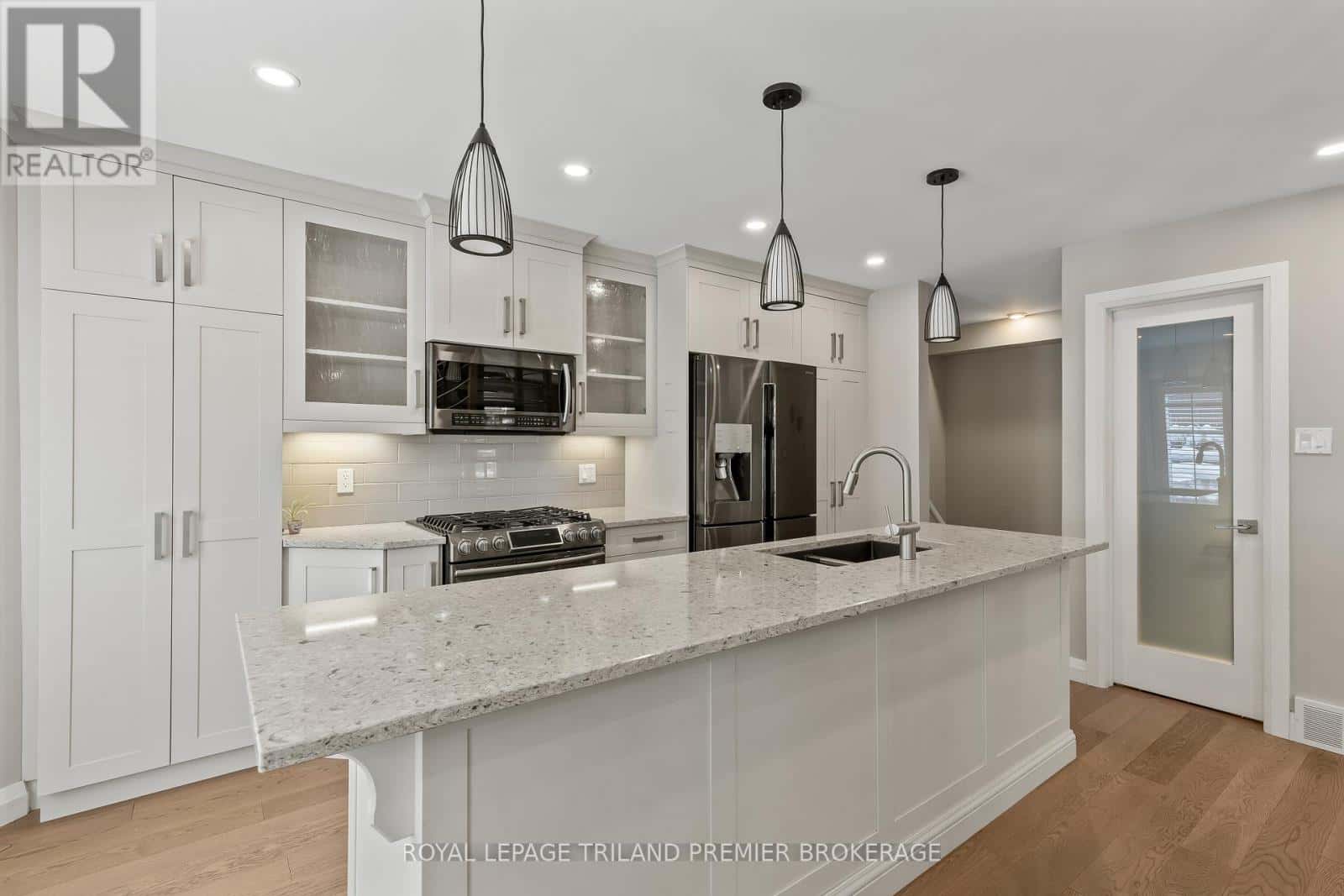 9 - 152 ALBERT STREET — London East (East F), Ontario - Photo 3 of 43